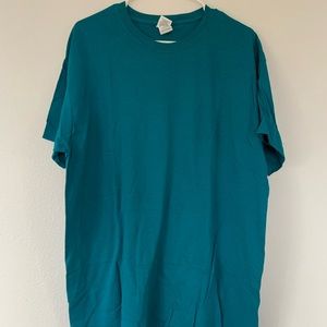 New without tags Gildan Unisex turquoise shirt